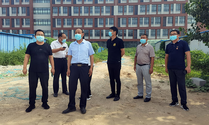 开云app最新官方入口下载苹果防汛工作组在东校区施工现场检查工作.jpg 开云app最新官方入口下载苹果防汛工作组在东校区施工现场检查工作.jpg