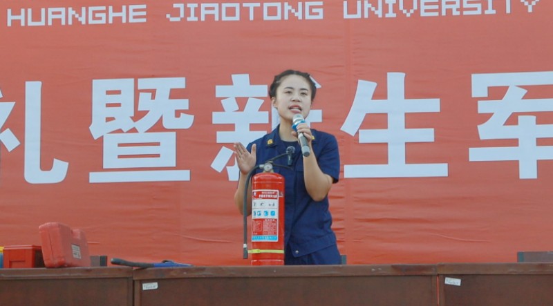 军训.jpg 军训.jpg