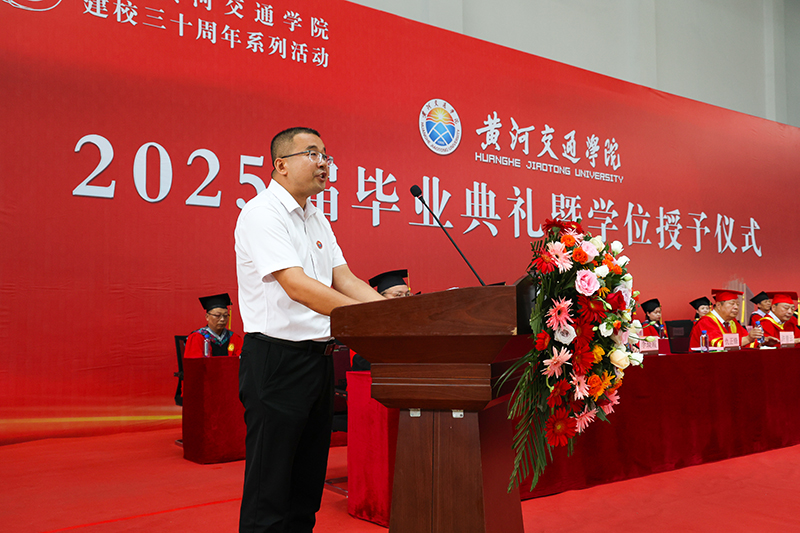 教师代表.jpg 教师代表.jpg